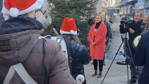 Τα κάλαντα της Πρωτοχρονιάς έψαλαν στη Δήμαρχο Σερρών Βαρβάρα Μητλιάγκα